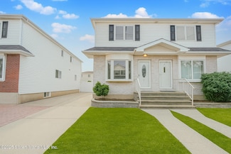 84 Winfield St, Staten Island, NY 10305