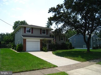 15 Oak Dr, Stratford, NJ 08084