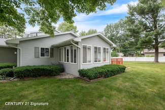 1522 Pheasant Ridge Dr, Midland, MI 48640