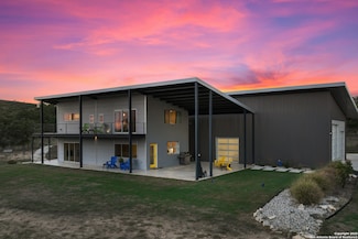 370 Gray Wolf, Blanco, TX 78606