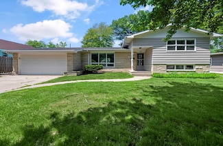 3207 16th St, Menominee, MI 49858