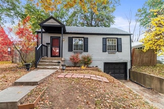 101 E Pocahontas Ln, Kansas City, MO 64114