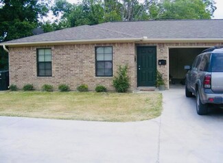 6116 Willis St, Groves, TX 77619
