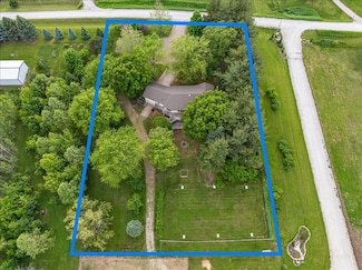 806 195th Ave, Pella, IA 50219