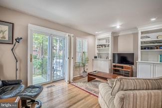 500 S Henry St, Alexandria, VA 22314
