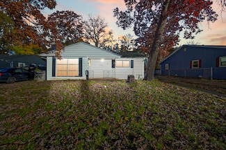 94 Wren Rd, Carpentersville, IL 60110