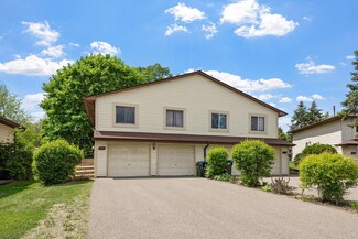 2495 Woodbridge St, Saint Paul, MN 55113