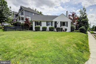 2013 Patrick Henry Dr, Arlington, VA 22205