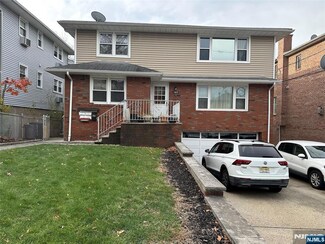 140 E Palisades Blvd, Palisades Park, NJ 07650