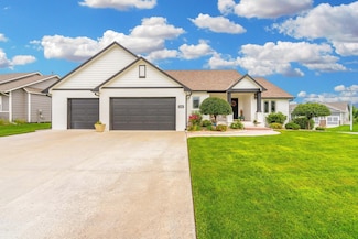 241 N Fawnwood Ct, Wichita, KS 67235