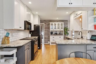 1051 Oak Ln, Circle Pines, MN 55014