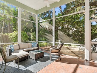 8829 Lakeside Cir, Vero Beach, FL 32963