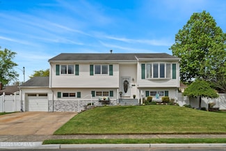 18 Lake Ave, Hazlet, NJ 07730