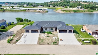 423 W 3rd St, South Sioux City, NE 68776