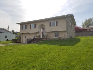 831 Parkview Dr, Rushville, IN 46173
