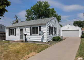 966 40th St, Moline, IL 61265