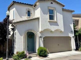 6282 E Creek View Ln, Fresno, CA 93727