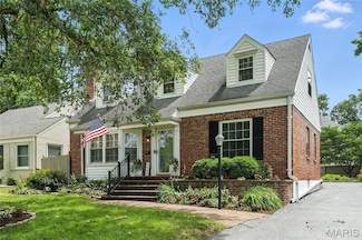 906 N Taylor Ave, Saint Louis, MO 63122