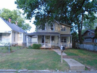 930 W 7th St, Leavenworth, KS 66048