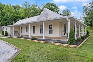 79 S Washington St, Campton, KY 41301