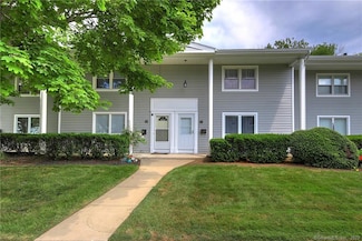 33 Carriage Path N, Milford, CT 06460