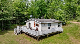 130 Kings Rd, Iron River, MI 49935