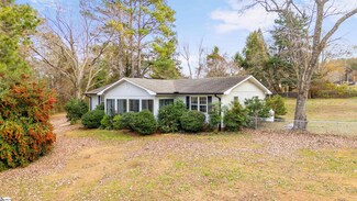 325 Wall St, Campobello, SC 29322