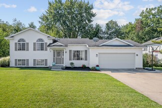 542 Sunmeadow Dr SE, Grand Rapids, MI 49508