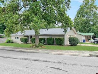 1301 Glenbriar Dr, Mountain Home, AR 72653