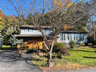 6 Pen-Y-bryn Dr, Scranton, PA 18505