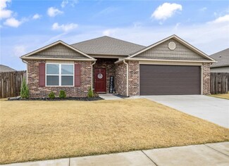 1730 Greenbank Dr, Centerton, AR 72719