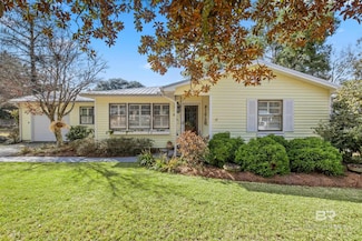 214 Pinecrest Ln, Fairhope, AL 36532
