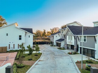 7607 Victory Reserve St, Houston, TX 77008