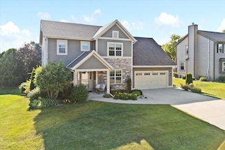 1716 Highlandview Dr, West Bend, WI 53095