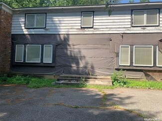 4 August Ln, Old Westbury, NY 11568