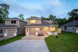 907 Crystal River Rd, Conroe, TX 77316