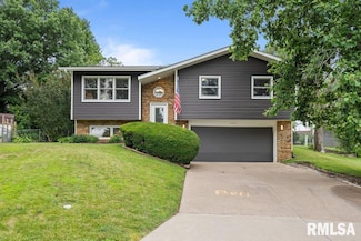 2401 W Dale Ct, Bettendorf, IA 52722