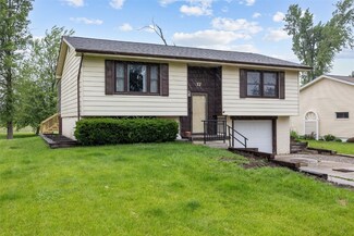 17 C Ave, Newhall, IA 52315