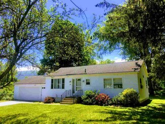 141 Hillvale Dr, Manchester Center, VT 05255
