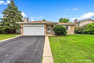 2012 Newport Cir, Hanover Park, IL 60133