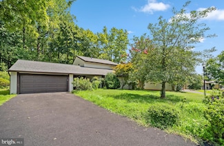 225 Penny Ln, Sterling, VA 20164