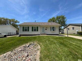 3110 Somerset Dr, Bettendorf, IA 52722