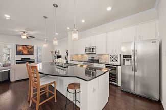 8907 Wind Springs Dr, Houston, TX 77080