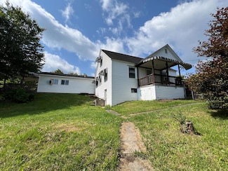 134 6th St, Bradley, WV 25818