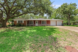 2102 Wayside Dr, Bryan, TX 77802