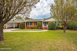 2605 W Forest Dr, Newport, NC 28570