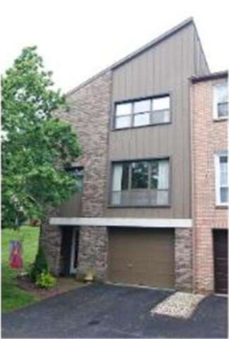 16 Club Ln, Reading, PA 19607
