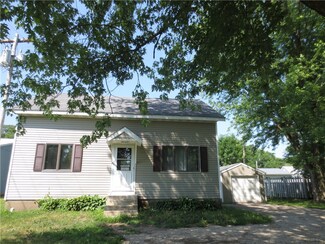 213 Franklin St, Center Point, IA 52213