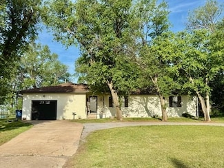 925 N Main St, Ringwood, OK 73768
