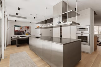 217 W 20th St, New York, NY 10011